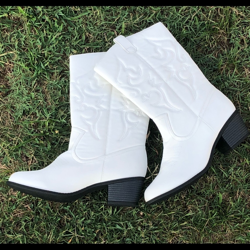 Size 11 women’s cowboy boots